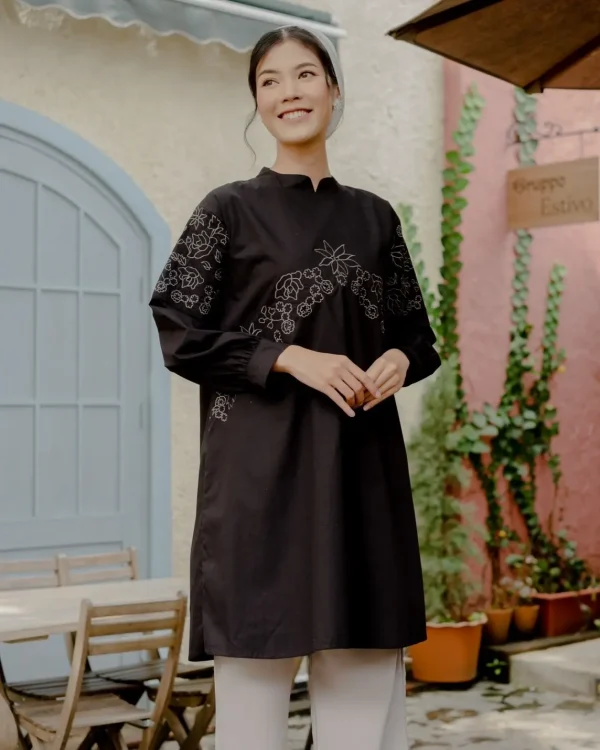 Shawvia Tunic foto 1