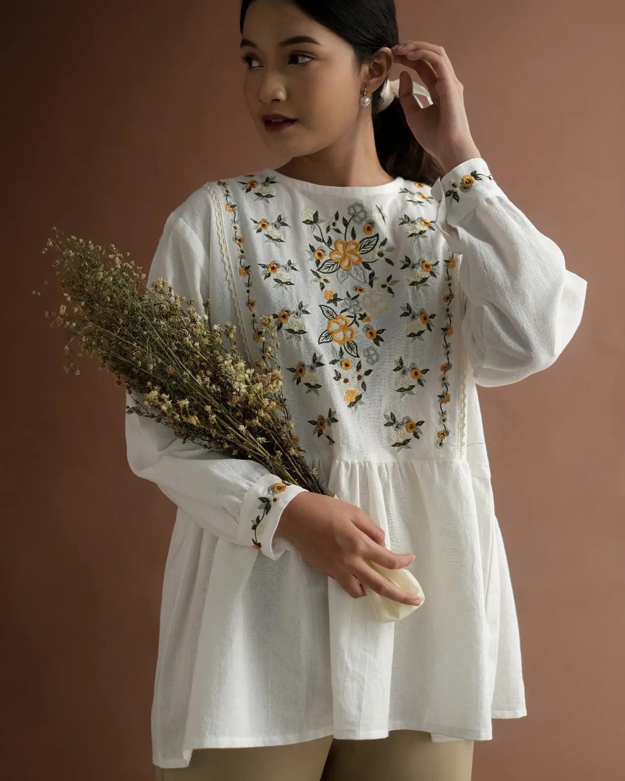 Urviya Longsleeve Broken White foto 4