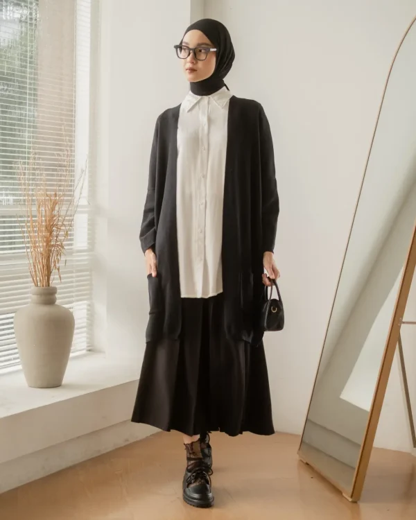 Shalone Cardi foto 4