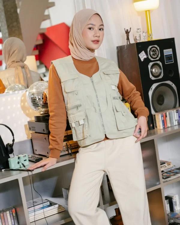 Darina Vest foto 1