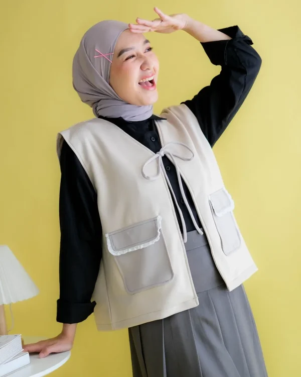 Juliet Vest foto 3