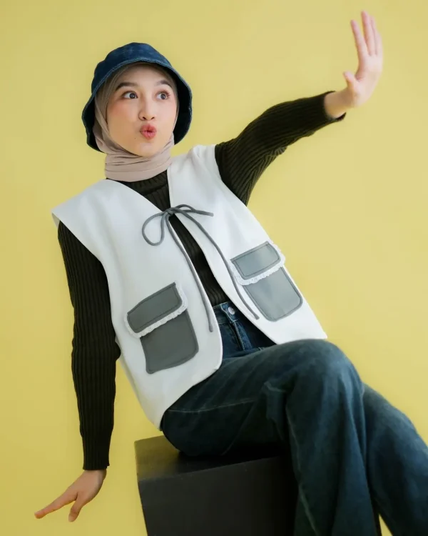 Juliet Vest foto 7