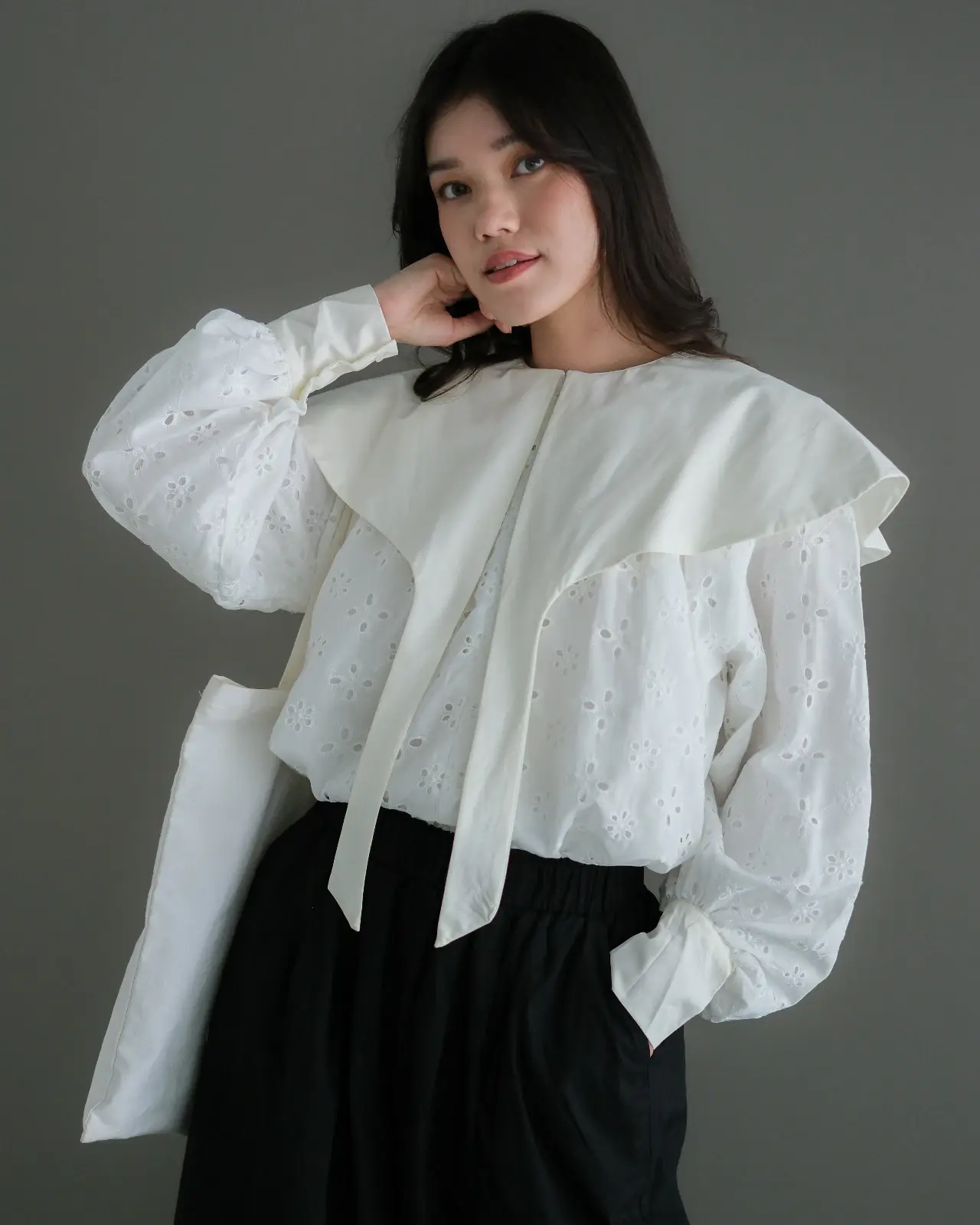 Rajiyah Shirt Broken White foto 3