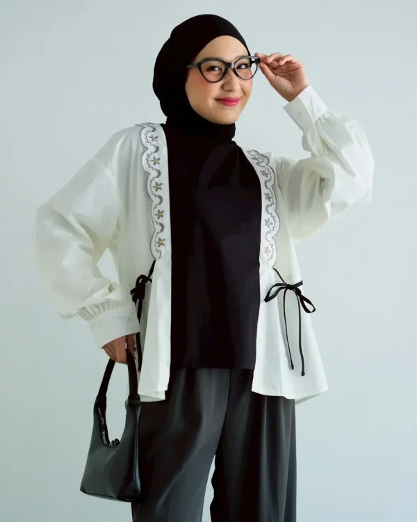 Regina Blouse foto 1