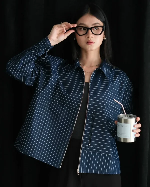 Nea Striped Denim Jacket | Jaket Denim Garis Garis | Jaket Kasual Wanita Dark Blue foto 1