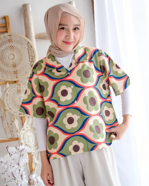 Moist Green Shirt foto 1