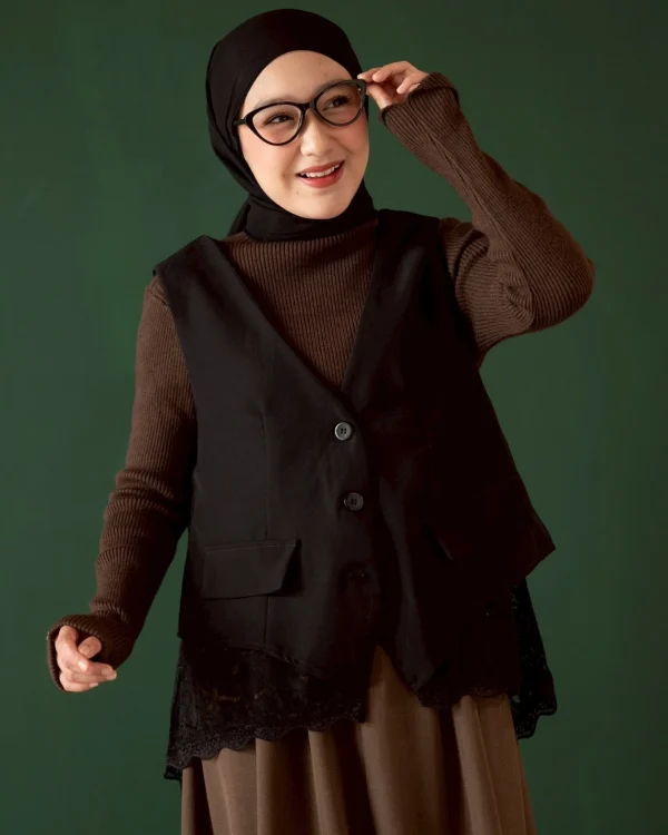 Alnaira Vest