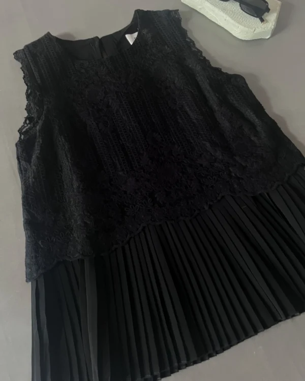 Yelsa Sleeveless